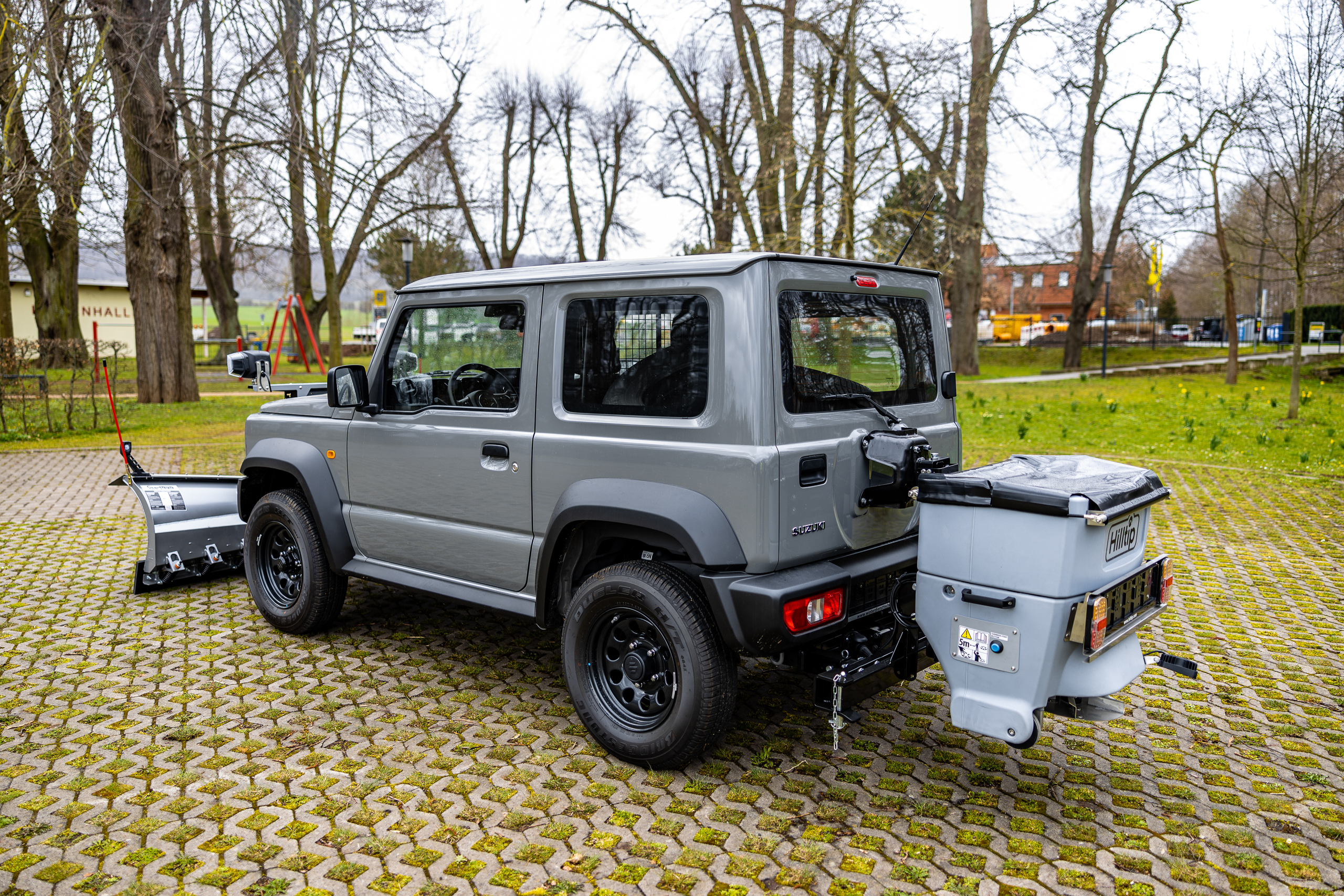 Suzuki Jimny Winterdienst Umbau Jimny Schneepflug Jimny Streuer Hilltip HWNtec